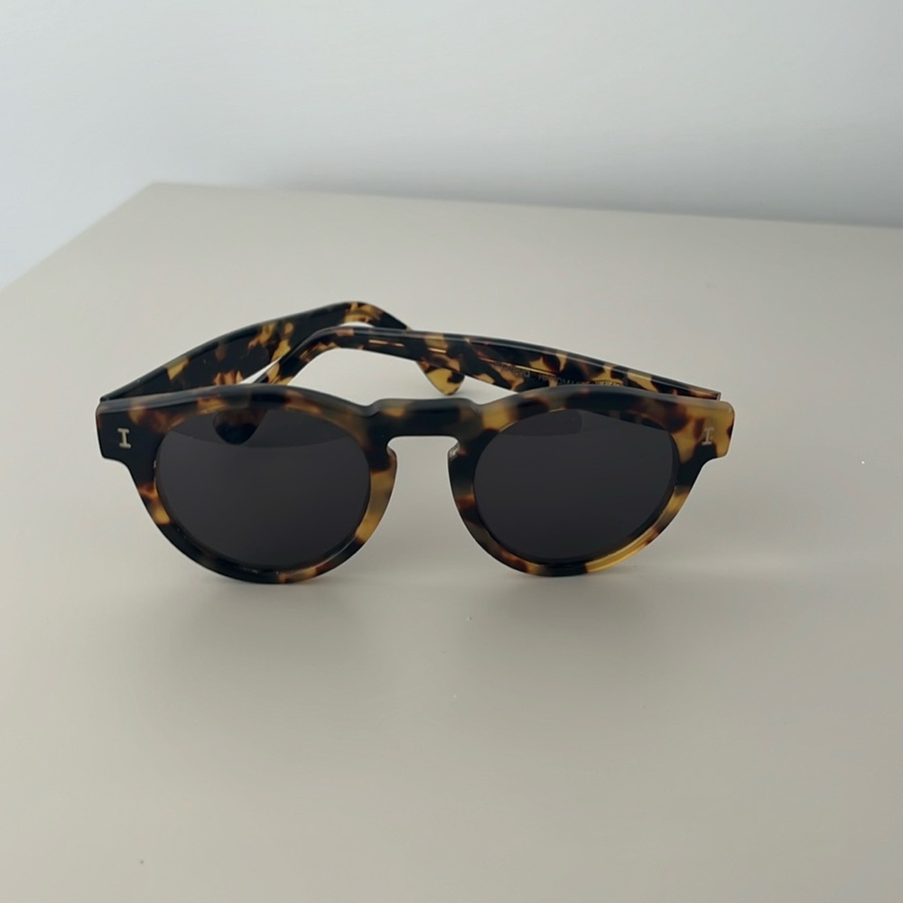Illesteva Brown and Black Sunglasses Modern Design
